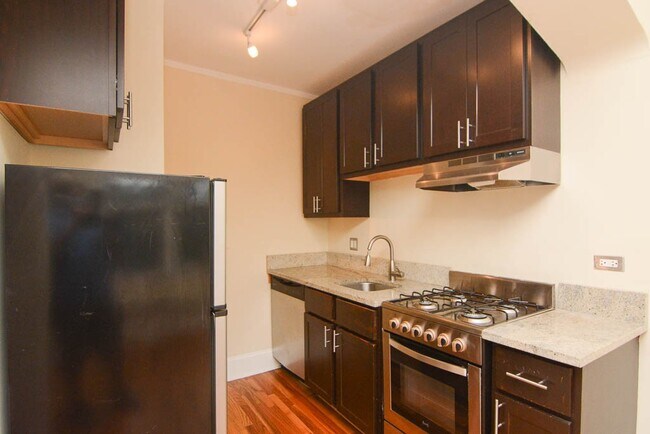 Building Photo - 4742 N Hermitage