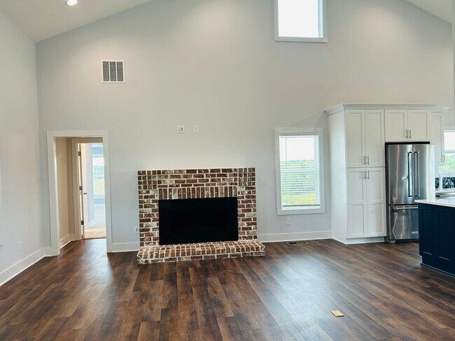 Building Photo - Stunning 4 bedroom 2.5 bath near Downtown Newnan! Must see!