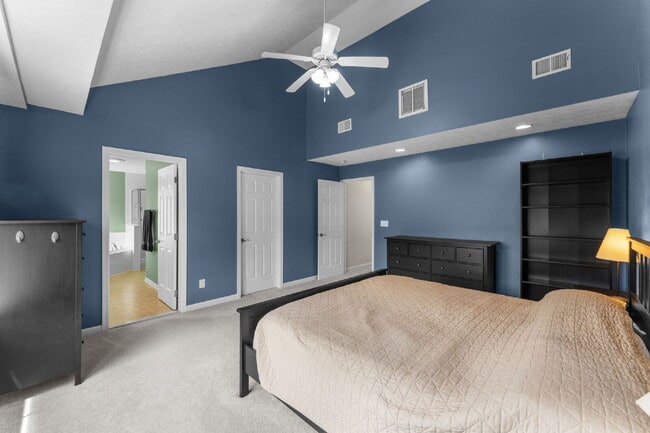 Building Photo - Welcome home to this well-maintained 4-bed...