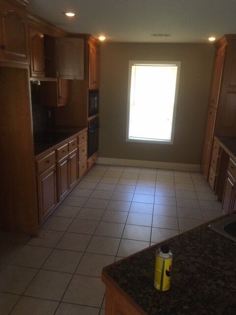 Building Photo - 10 Pecan Ln