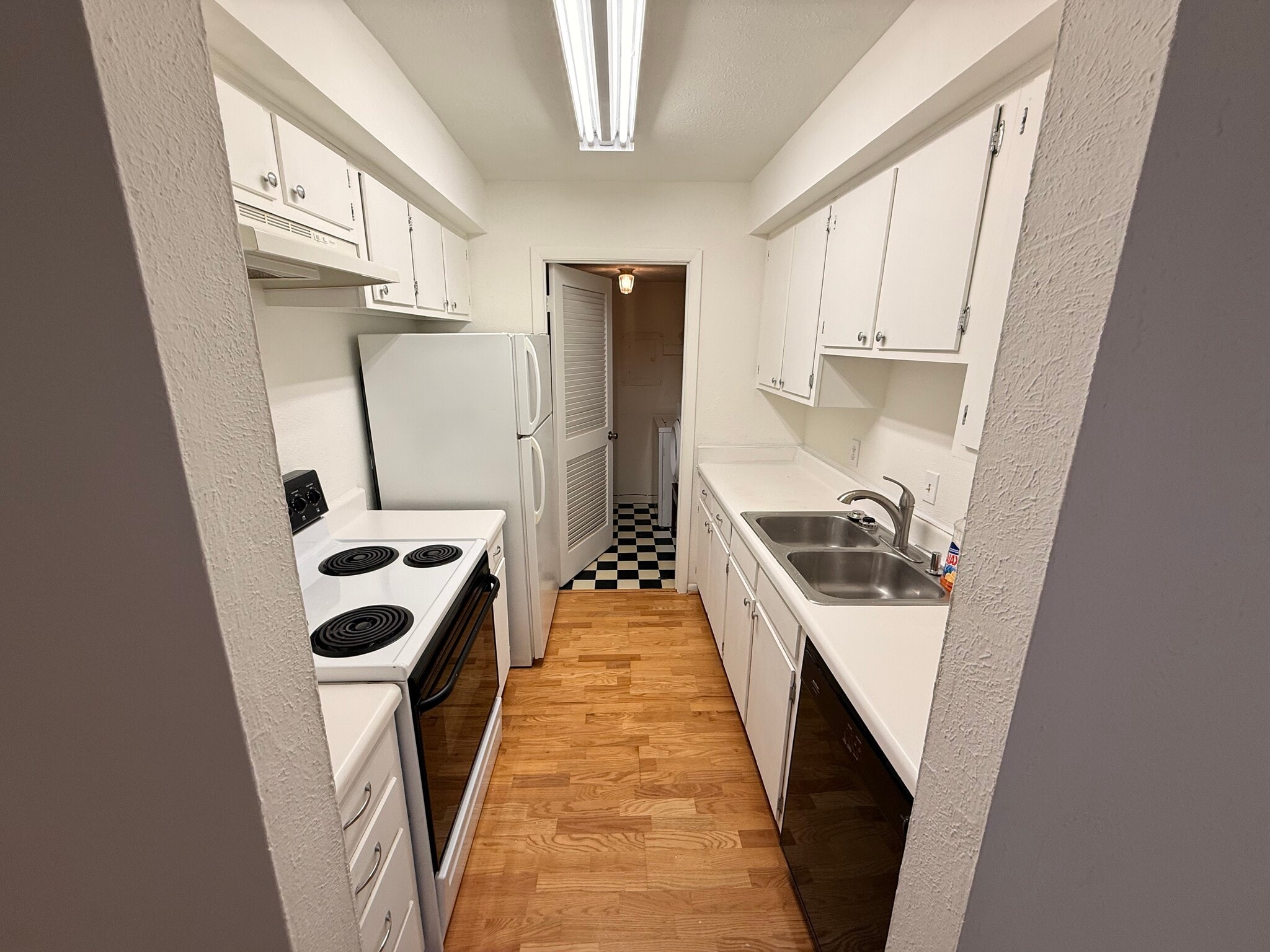 kitchen - 810 Bellevue Rd