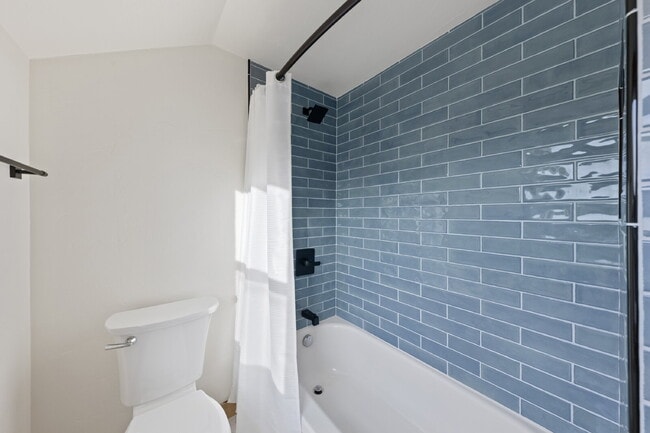 Building Photo - 3 Bedroom, 2.5 Bathroom Home with Exquisite Design