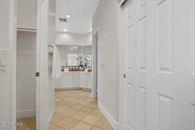 Building Photo - 88 Via Katrina