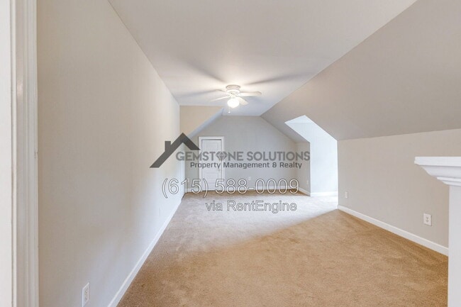Building Photo - 715 Park Cir