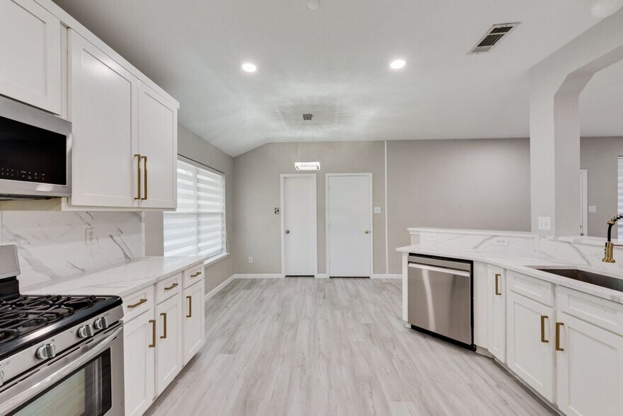 Building Photo - 506 Pecos Path Dr