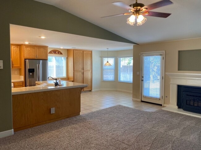 Building Photo - 4 bedroom single story in Manteca!