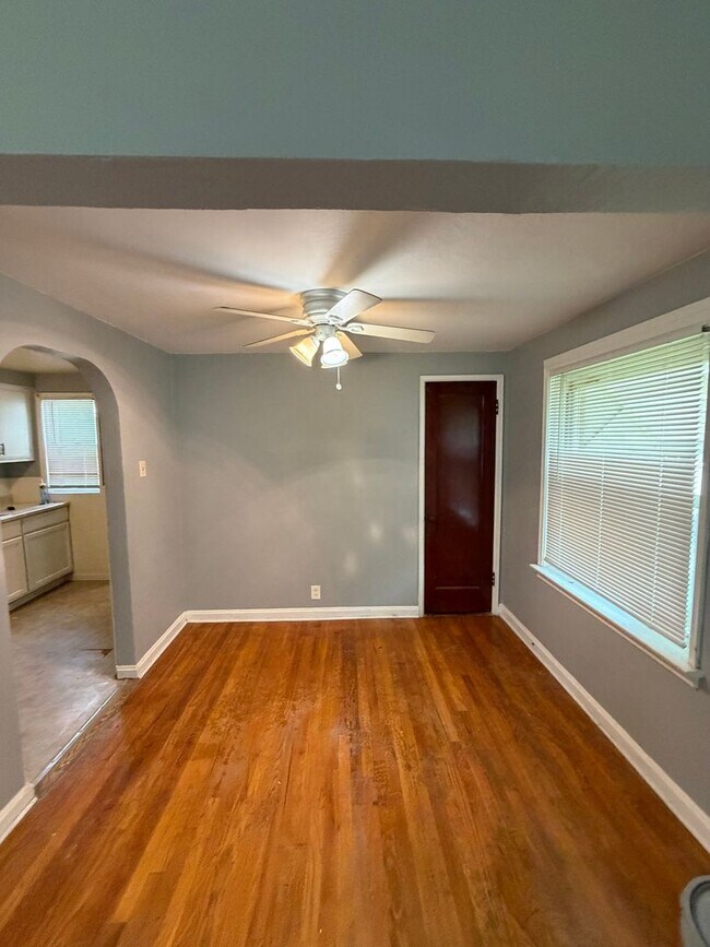 Building Photo - Welcome to this charming 3BD/1BA house in St Louis, MO