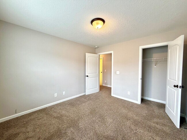 Building Photo - 1137 Gentry Dr