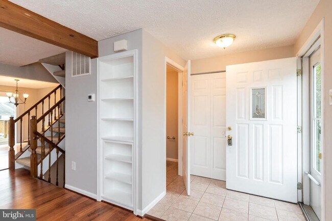 Building Photo - 3348 Raccoon Ct