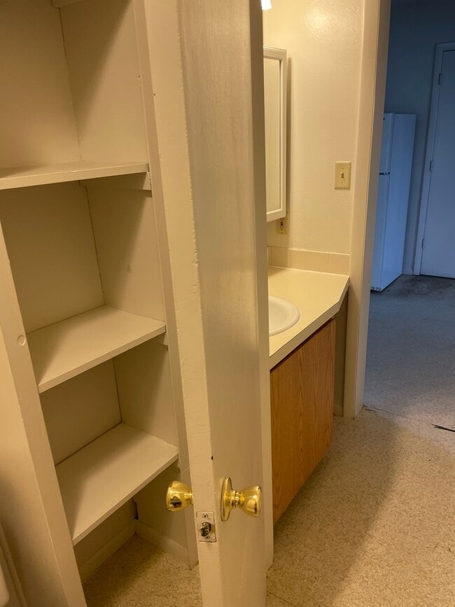 Building Photo - Sweet little Bungalow Near Old Town!