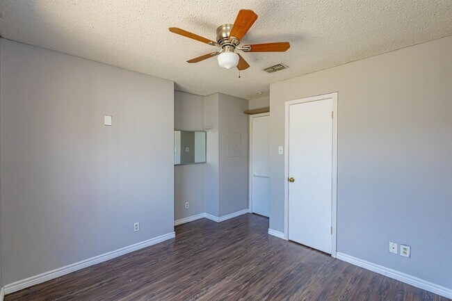 Building Photo - 509 Hopi Dr