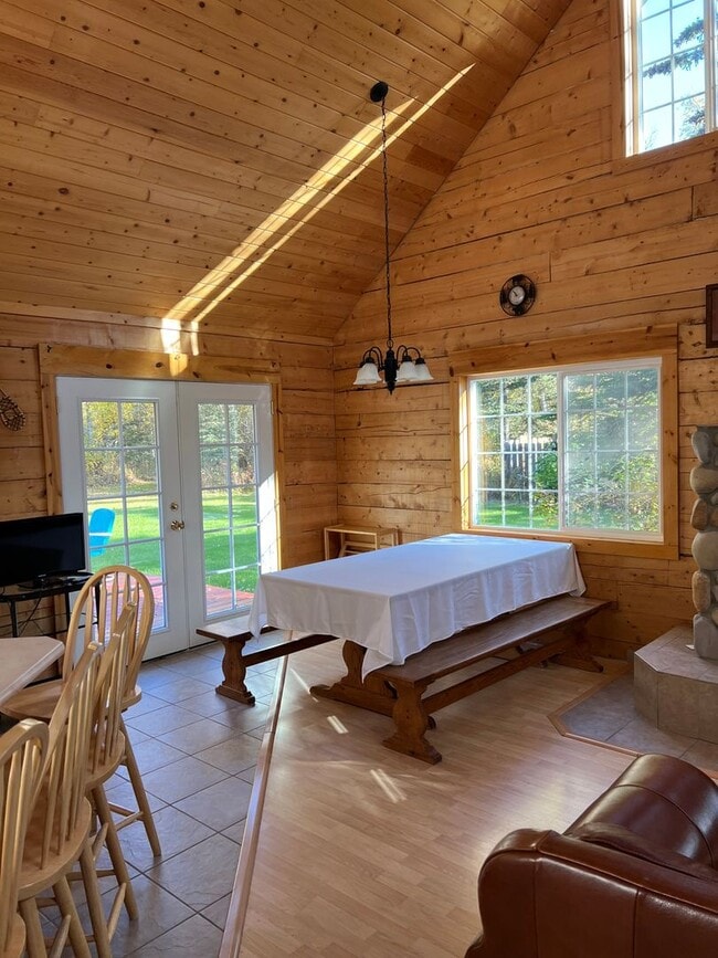 Building Photo - Short Term, Furnished Rental