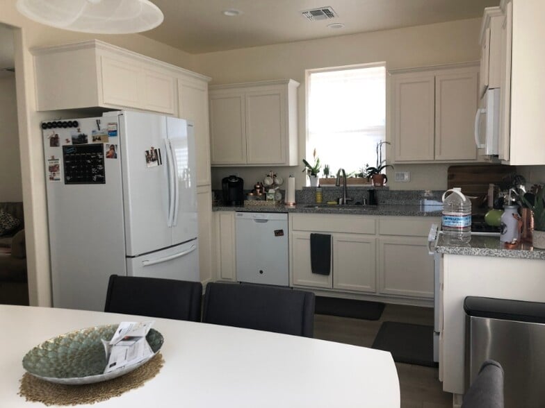 Building Photo - 4443 Silver Cedar Ln