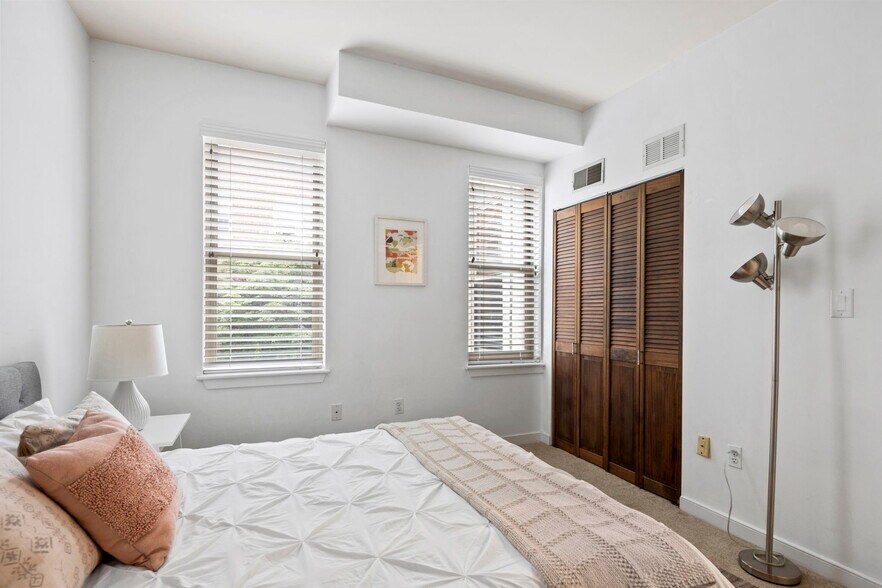 Building Photo - 1445 N St NW