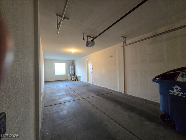 Building Photo - 4966 Tioga Pass Ave