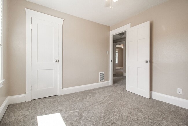 Building Photo - Must See!! Renovated Spacious Single Family House!