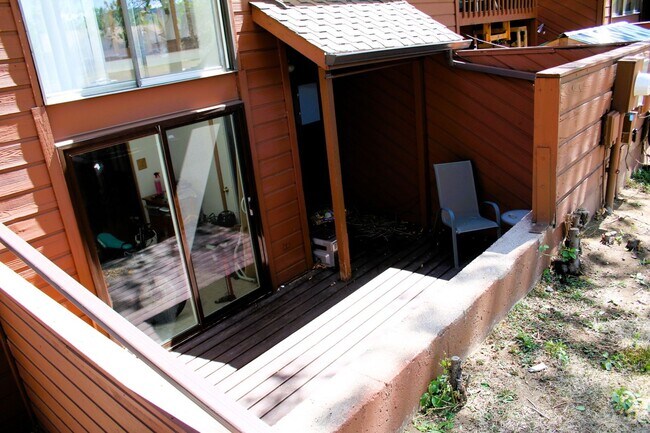 Building Photo - Fun and Funky Tri-Level Townhouse in Northeast Boulder, CO