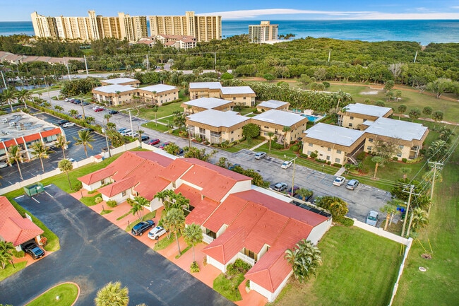 Building Photo - 131 Palm Ave