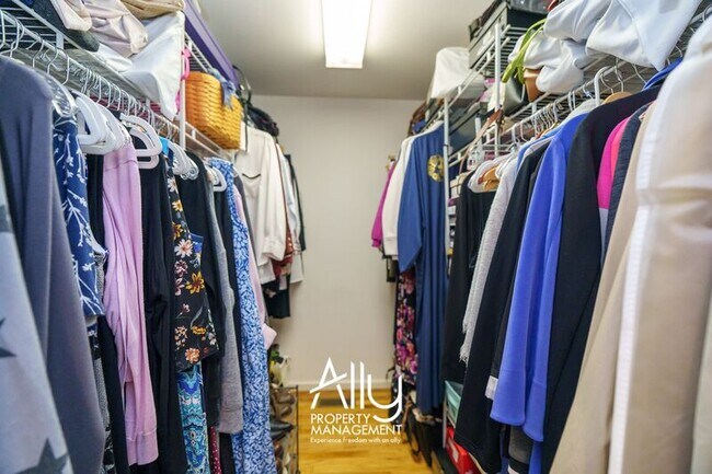 Building Photo - 2733 Southern Hills Ct