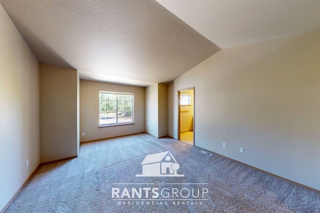 Building Photo - Spacious 3-Bed, 2.5-Bath home in the Olymp...
