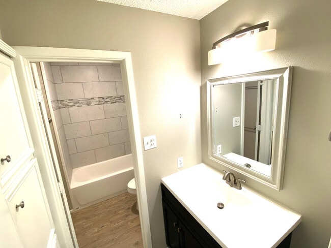 Building Photo - 9818 Jordan Ave