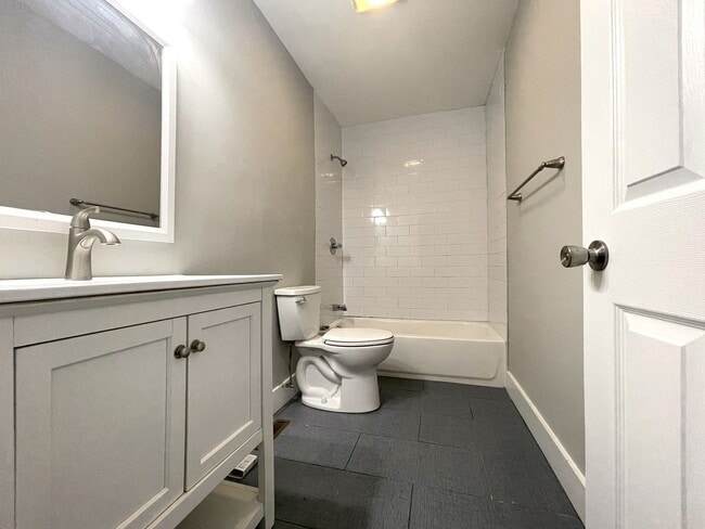 Building Photo - 85 Reeb Ave