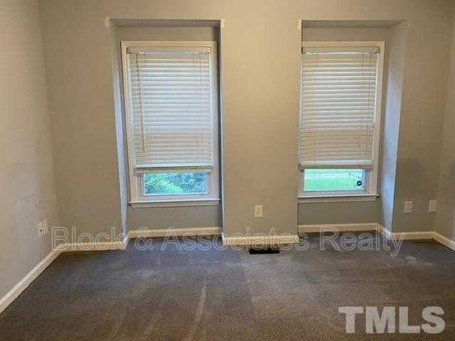 Building Photo - 3612 Pine Knoll Dr