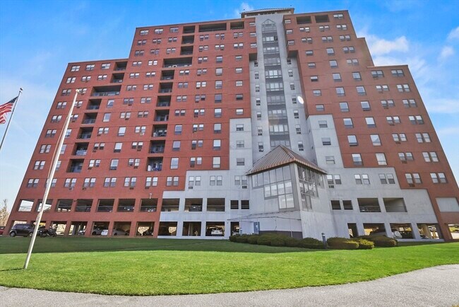Building Photo - 750 Davol St