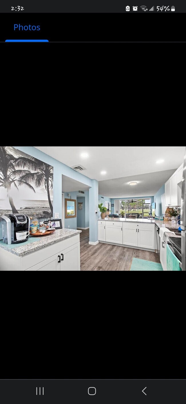 Building Photo - 7461 W Country Club Dr N