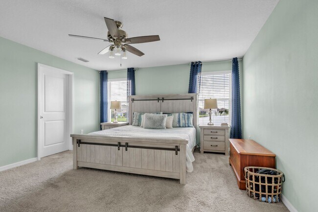 Building Photo - Spacious 5-Bedroom Home with Resort-Style ...
