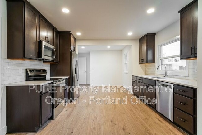 Building Photo - 814 NE 67th Ave