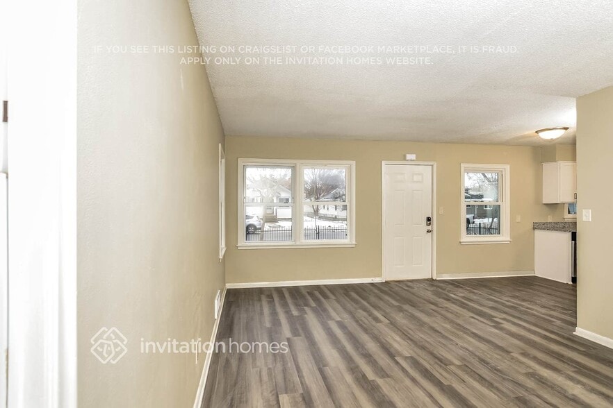 Building Photo - 4016 5th Ave S