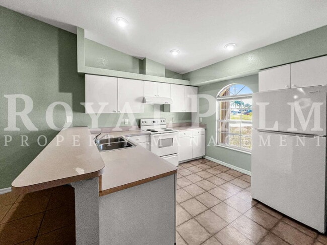 Building Photo - 1909 SW Santa Barbara Pl