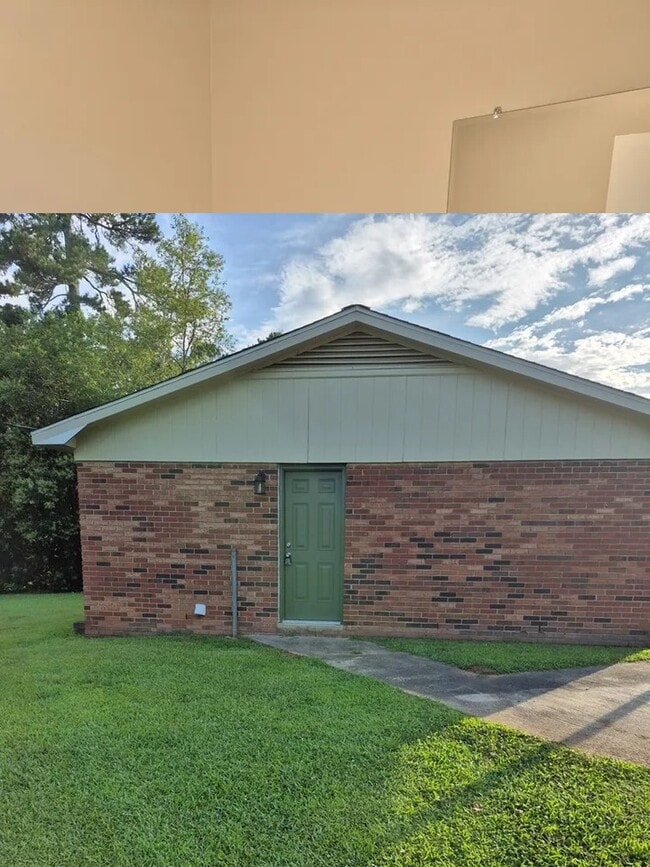 Building Photo - 108 Woodlock Ln