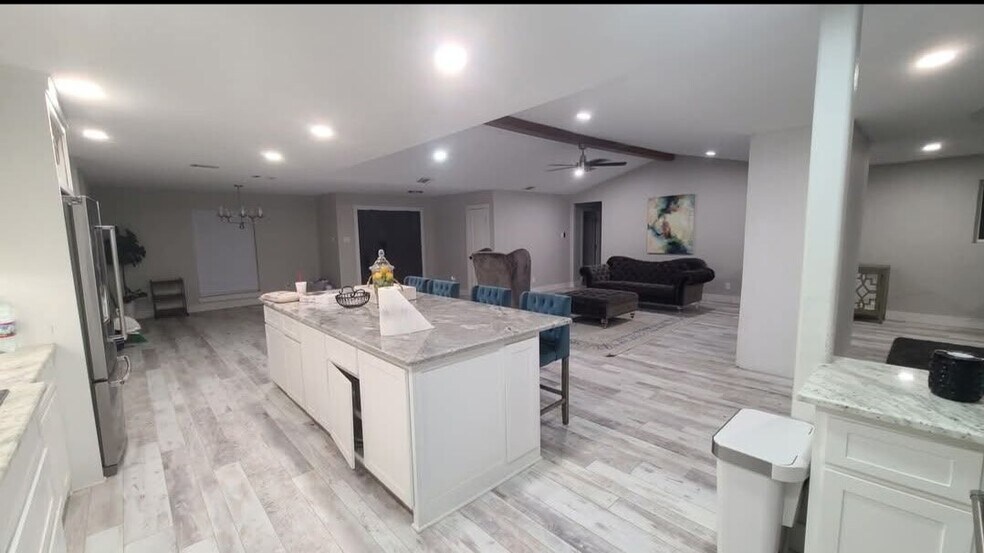 Building Photo - 8923 Prestonview Dr