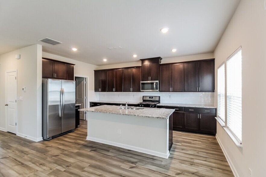 Building Photo - 730 Sara Mdw Rd