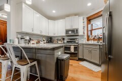 Primary Photo - 1019 W Oakdale Ave