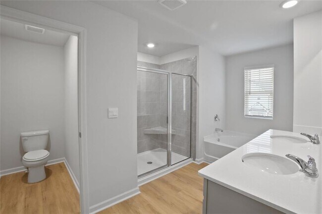 Building Photo - 136 Hampton Ter