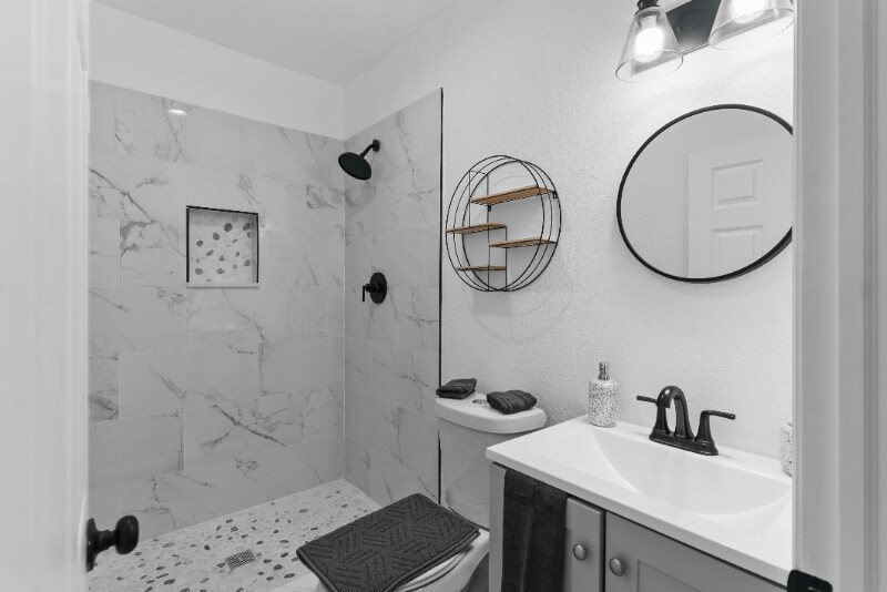 Building Photo - 412 Harwood St