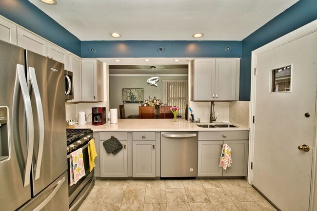 Building Photo - 5200 Madison St