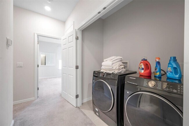 Building Photo - 4966 Avalon Park Blvd