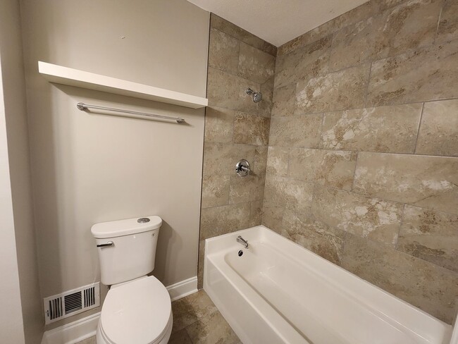Building Photo - 5530 Galway Dr