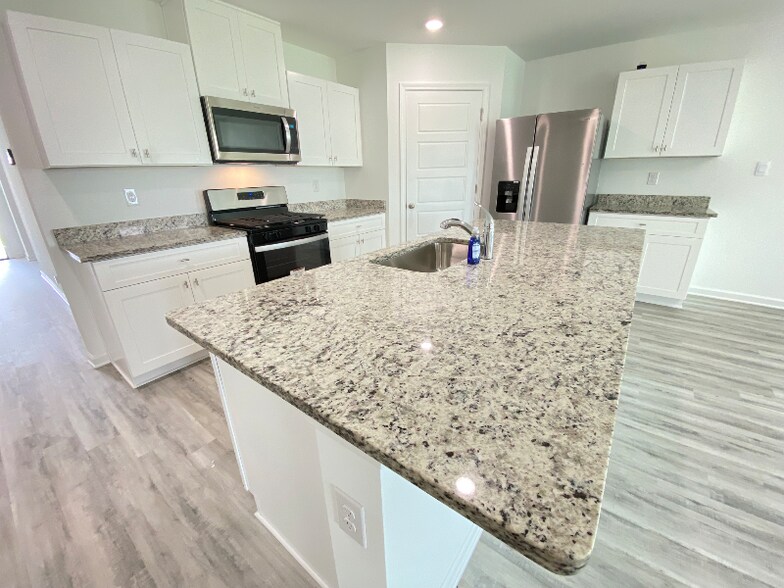 Building Photo - 16213 Loussier Dr