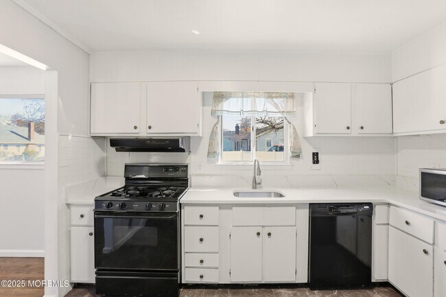 Building Photo - 701 Beach Ave