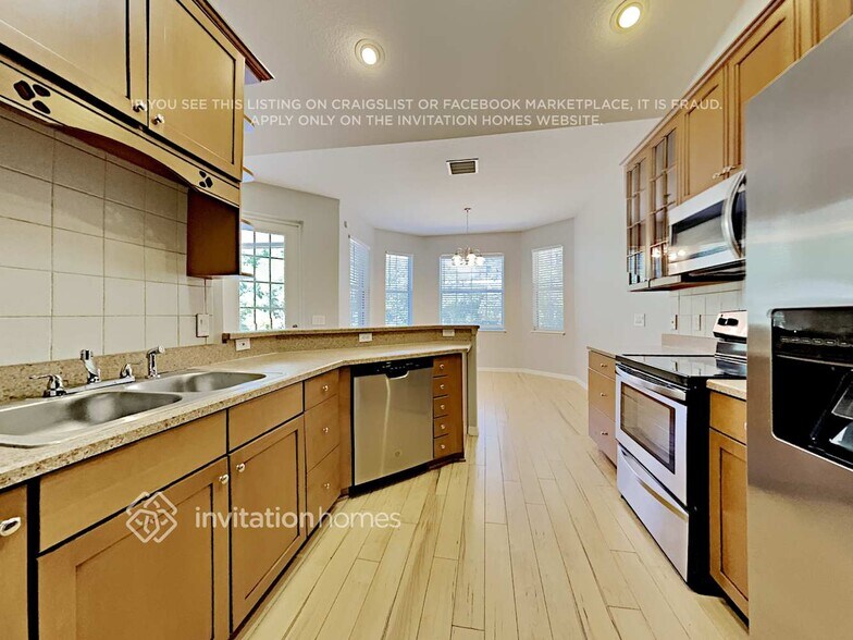 Building Photo - 2890 Alameda Del Norte