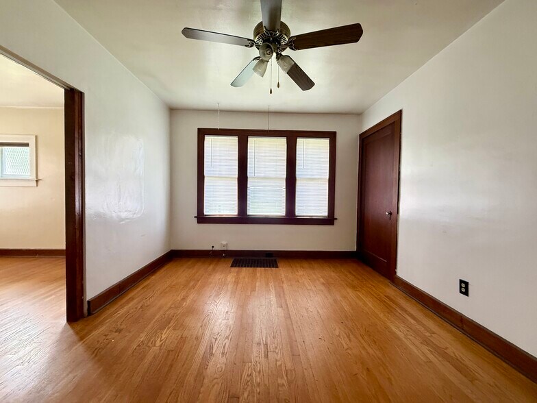 Building Photo - 3203 Roland Ave
