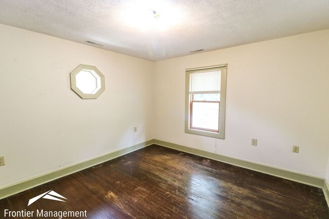 Building Photo - 931 Osage St