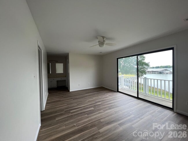 Building Photo - 7423 Mariner Cove Dr