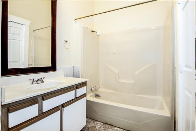 Building Photo - 2115 Radcliffe St