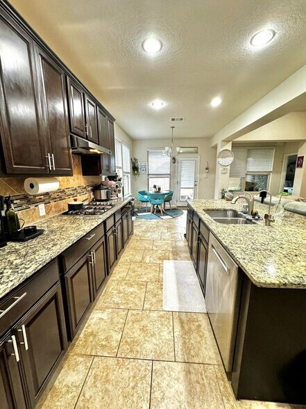 Building Photo - 7631 McKinney Hls